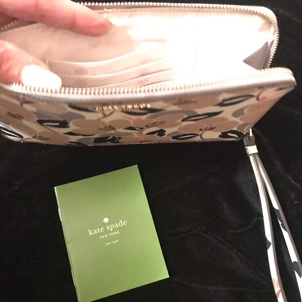 Kate Spade Brand New with tags floral wristlet - Picture 6 of 7
